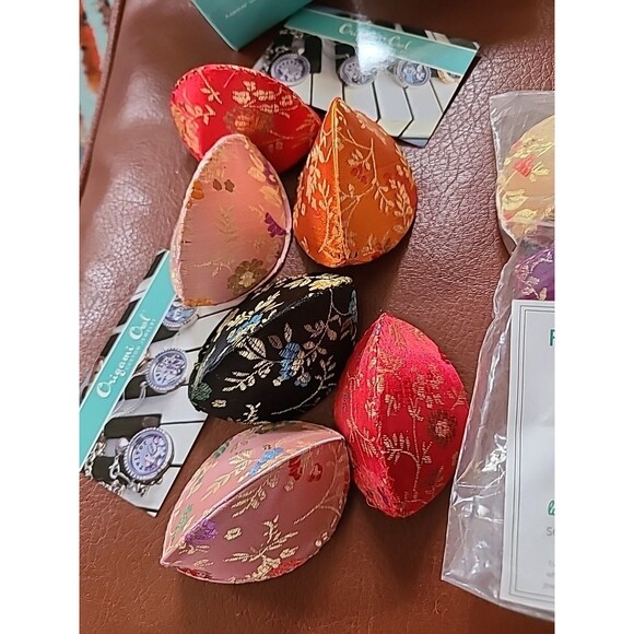 Origami Owl Consultant Supplies Swag – 9 Clam Shell Holders And 11 Boxes - Picture 4 of 11